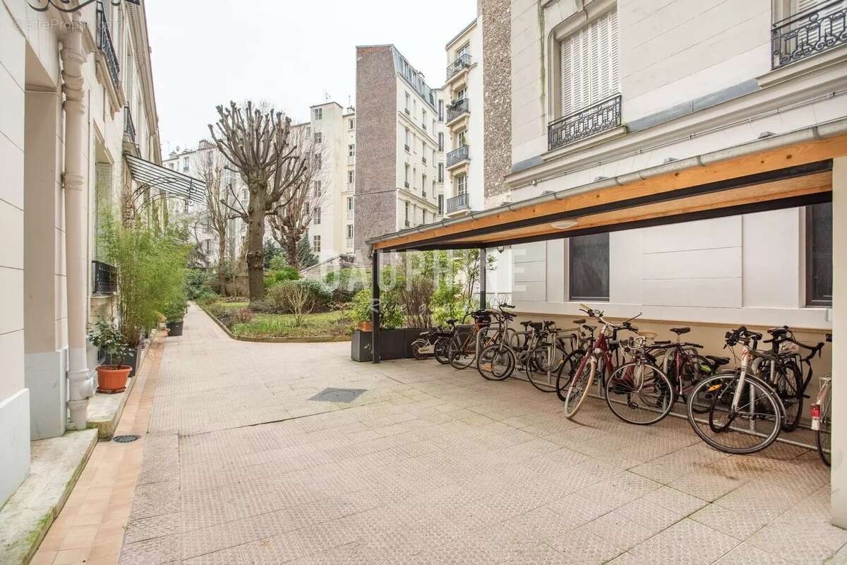 Appartement à PARIS-14E