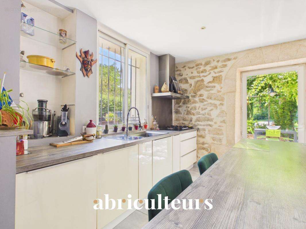 Mas provençal rénové de 249 m² avec dépendance – Grans - photo 11
