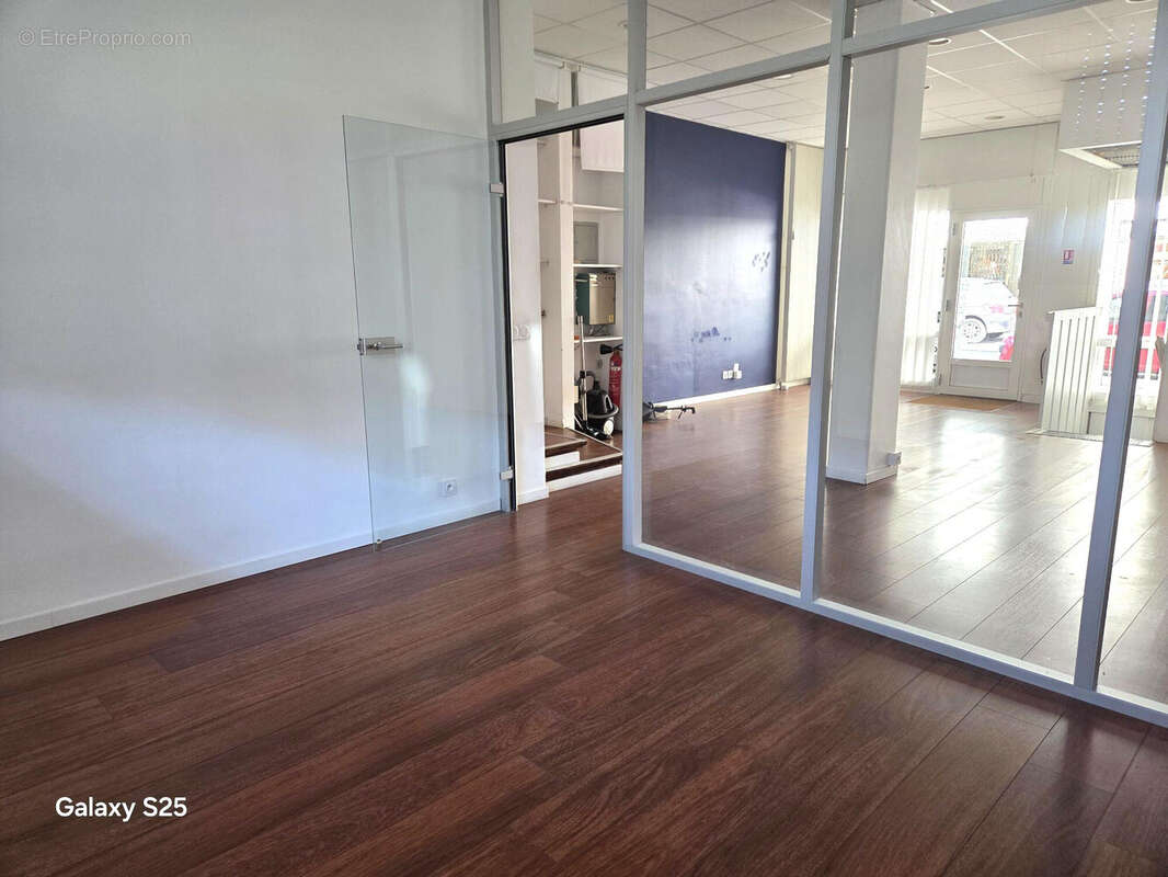 Commerce 96 m² à Hyeres  - photo 3