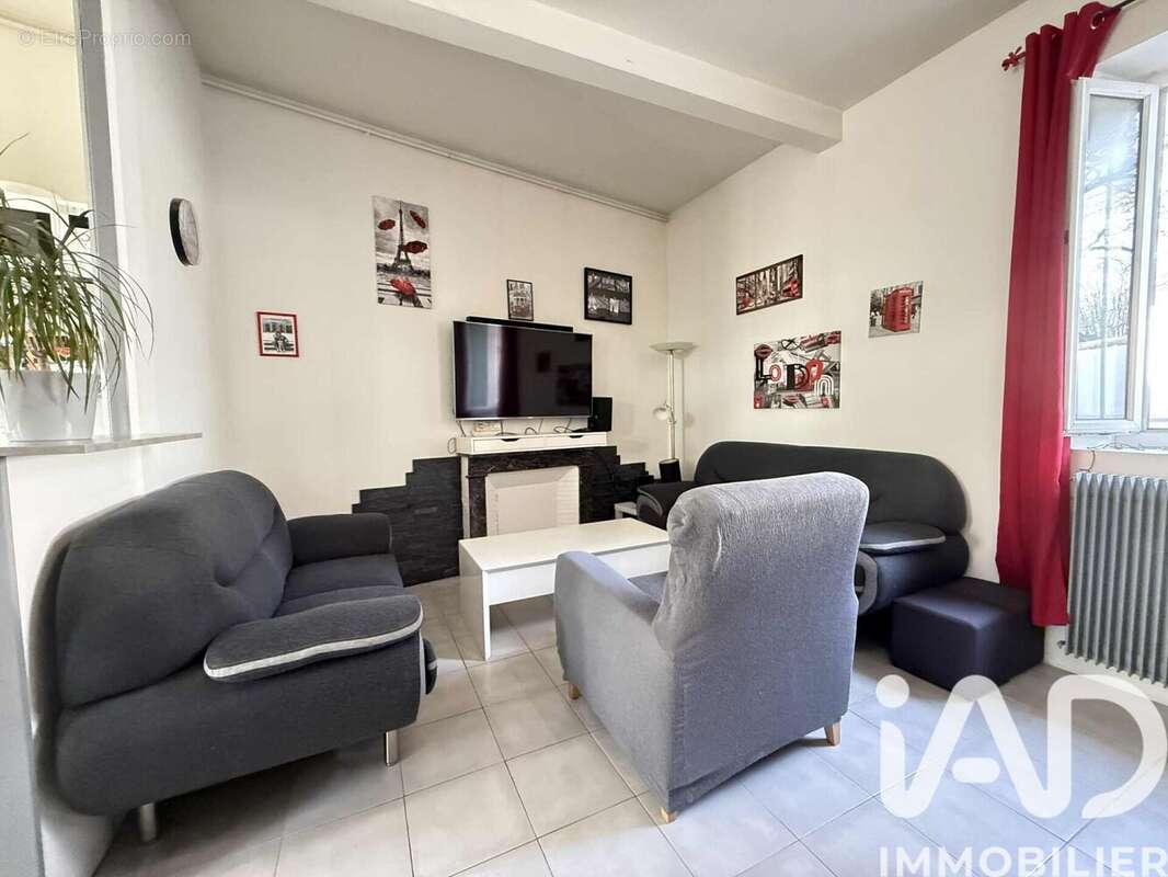 Maison 86 m² à Saint-Jean-De-La-Ruelle  - photo 2