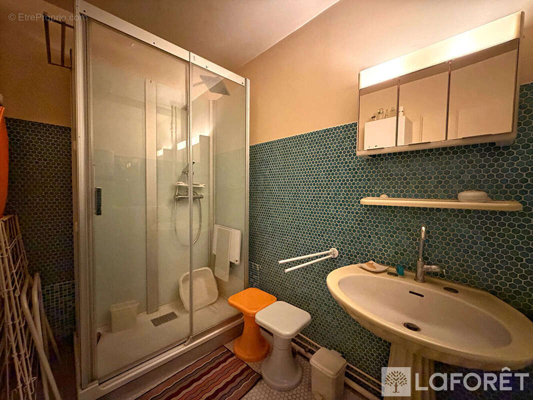 À vendre, appartement T4 avec deux balcons, box et cave - photo 8