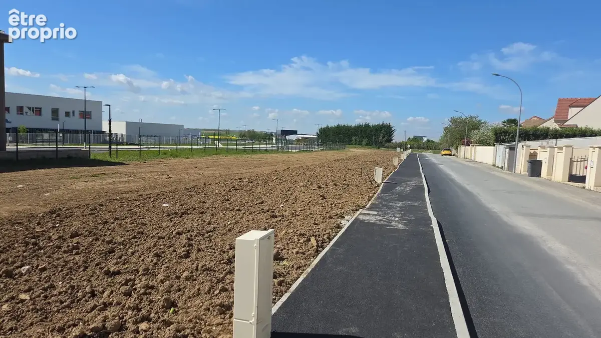 Terrains à l'ouest de Meaux en direction de Paris au coeur de la commune très recherchée de Charny. - photo 2