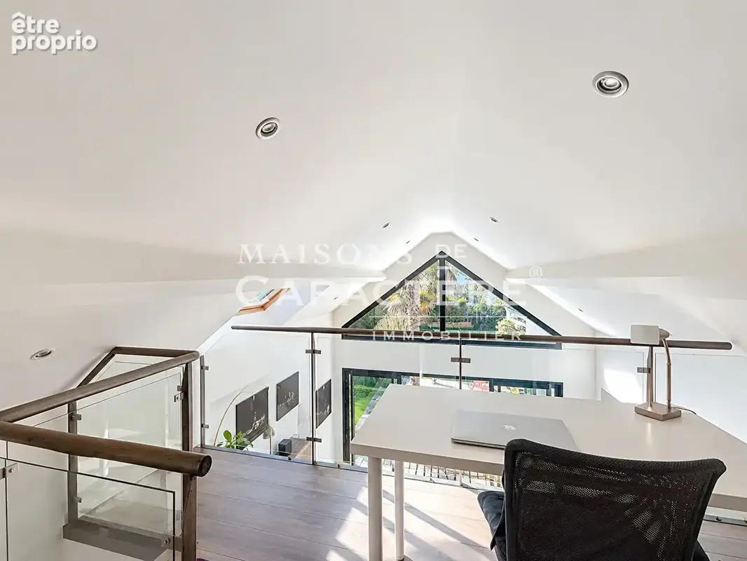 Maison de charme individuelle avec triple Séjour & Hauteur cathédrale - photo 4