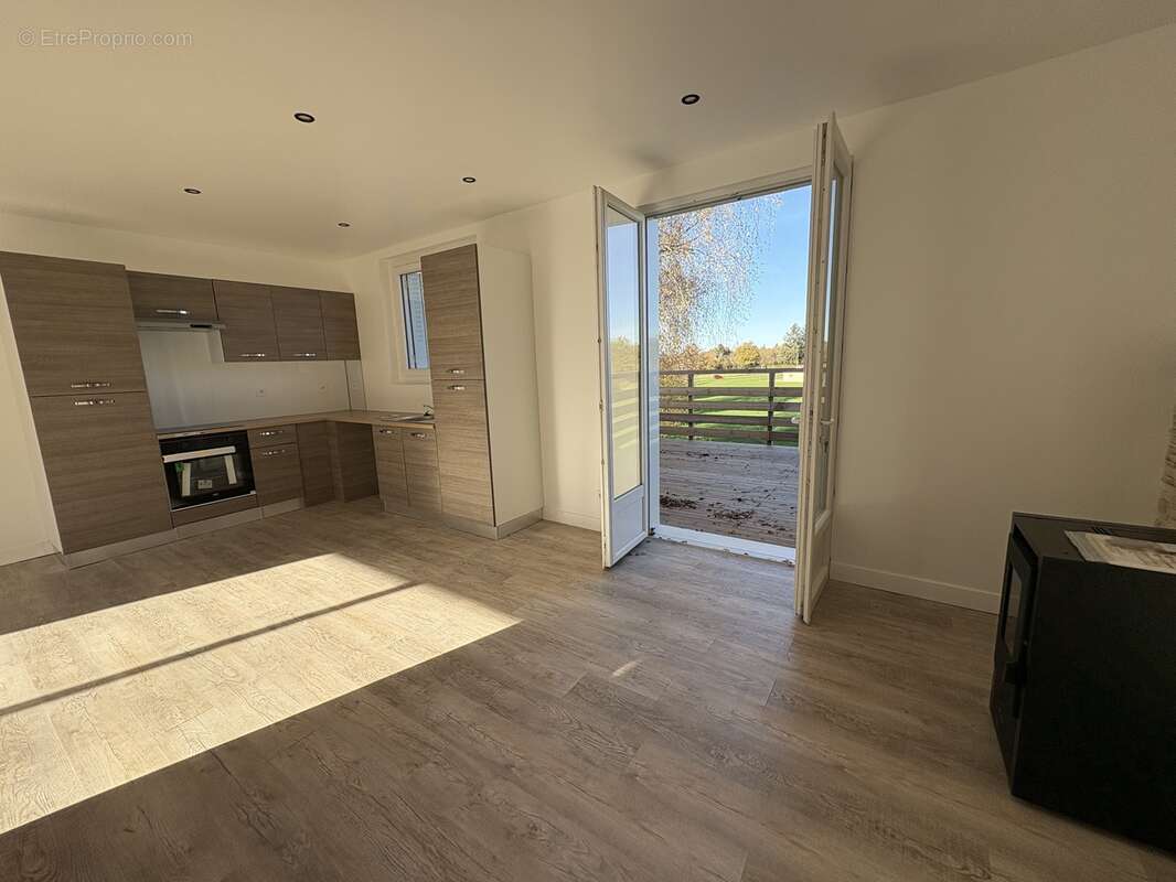 Maison à SAINT-LEONARD-DE-NOBLAT