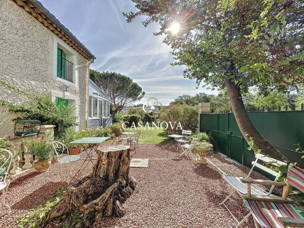 Hôtel à vendre avec 12 suites, un appartement, une piscine et potentiel restauration ou gîtes près de Pézenas - photo 2