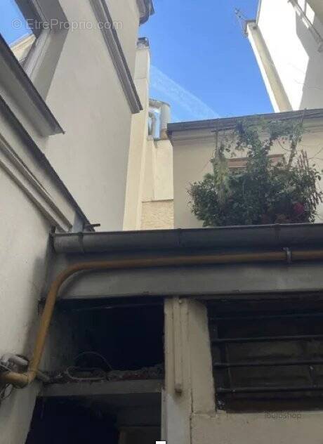 Commerce à PARIS-9E