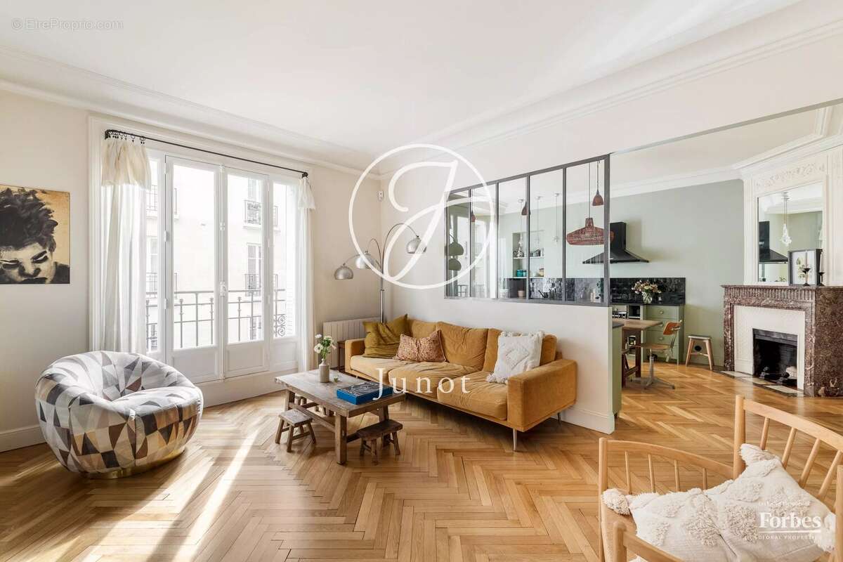 Appartement à PARIS-18E