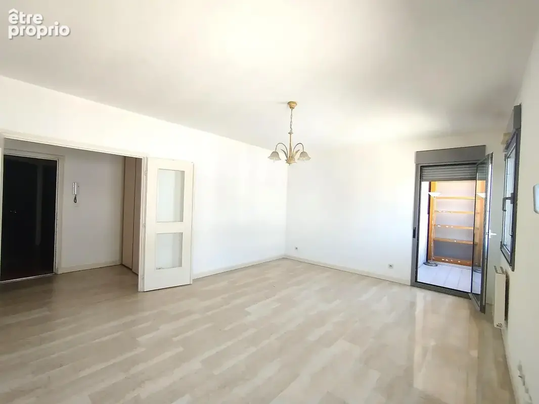   - Appartement à LYON-6E