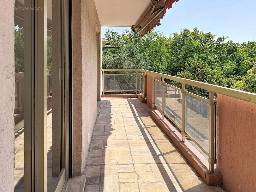 Cannes –anglais/carnot - 3 pièces 66m2 - 2 terrasses 25 m2 - parking sous-sol - cave - climatisation - photo 13