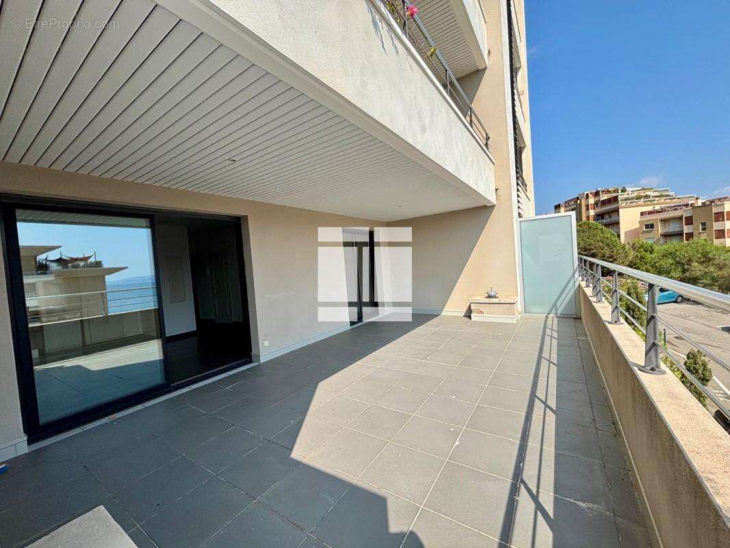 Route des Sanguinaires : superbe T2 avec terrasse, vue mer et garage - photo 3