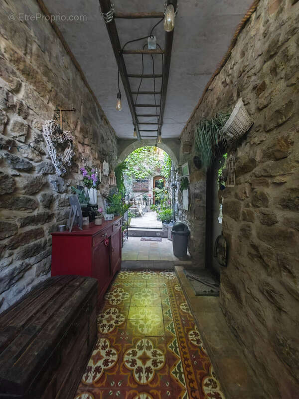 Maison de charme restaurée avec hébergements et restaurant 20 places - photo 2