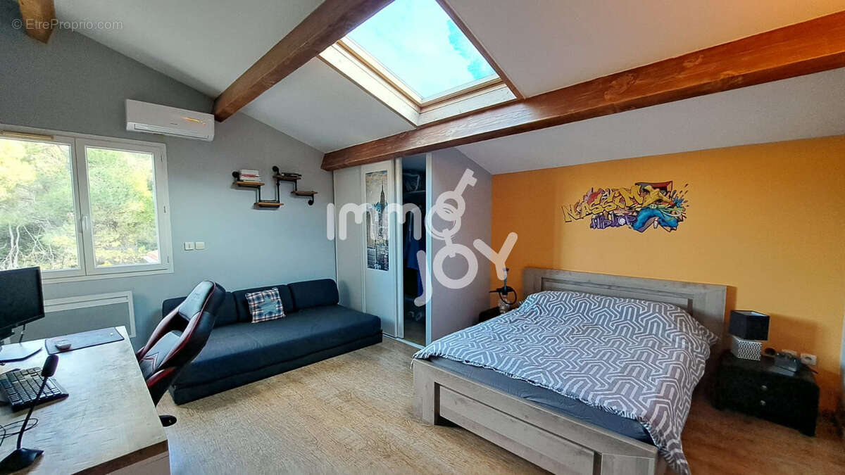 A Remarkable Home of Charm and Noble Materials in a Serene Pine Forest Environment - photo 16