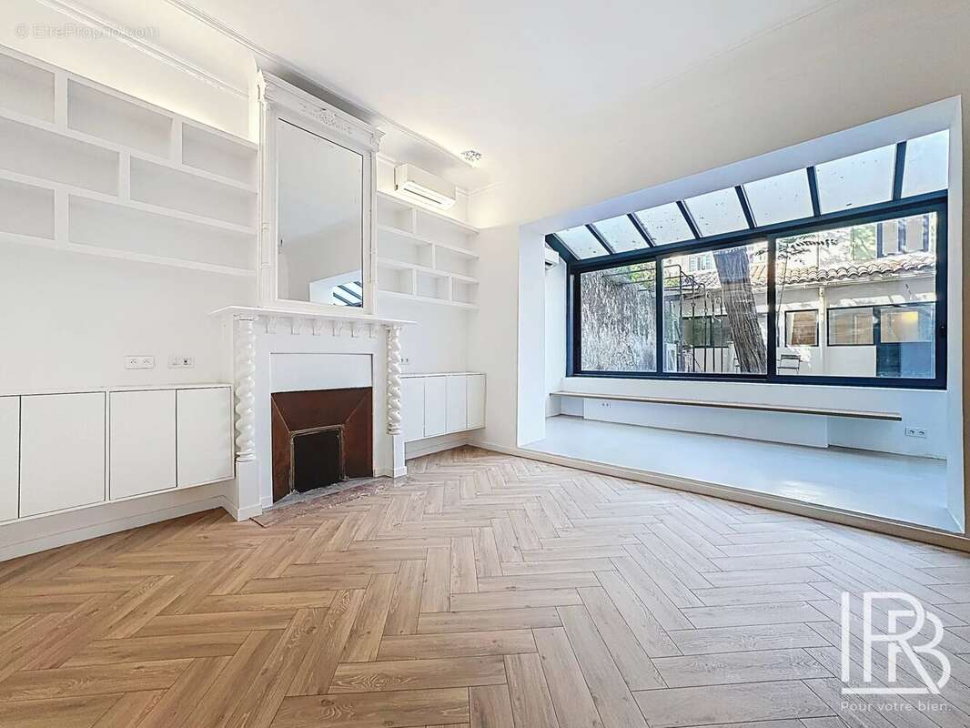 Appartement à MARSEILLE-1E