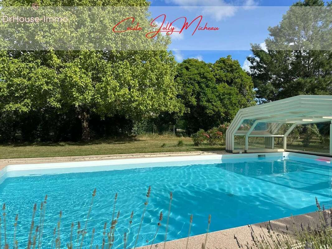 Maison 166 m² à Saint-Seurin-De-Cursac  - photo 3