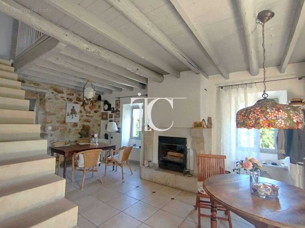 Exclusivité  authentique maison de hameau en pierre avec deux jardins attenants * car port * 10 minuters des commodites * - photo 7