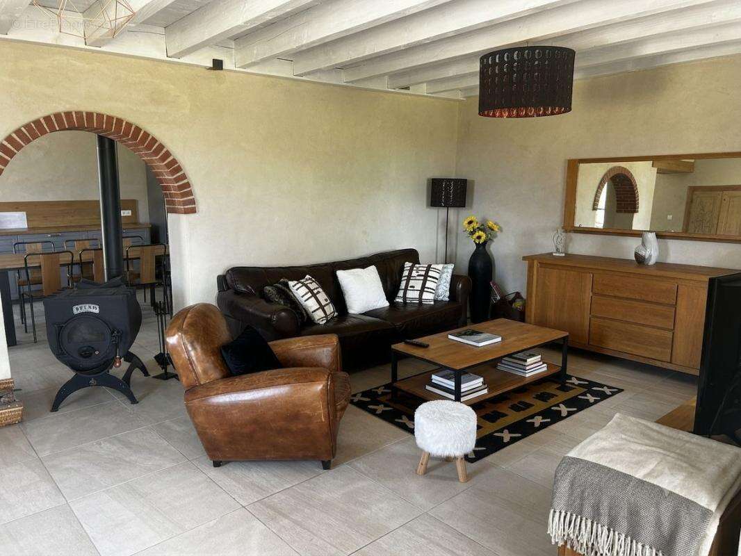 Magnifique corps de ferme en pisé rénové de 224 m² habitables sur 2 153 m² de terrain - photo 10