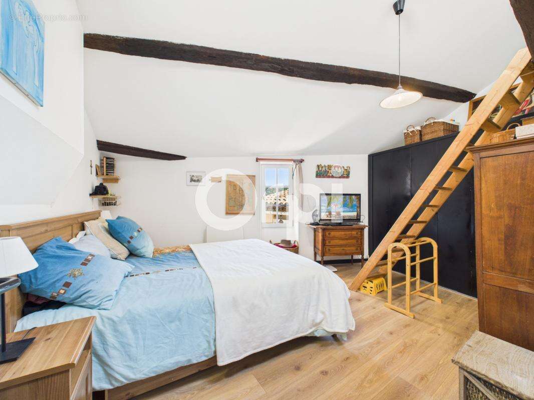 Appartement à TOURRETTES