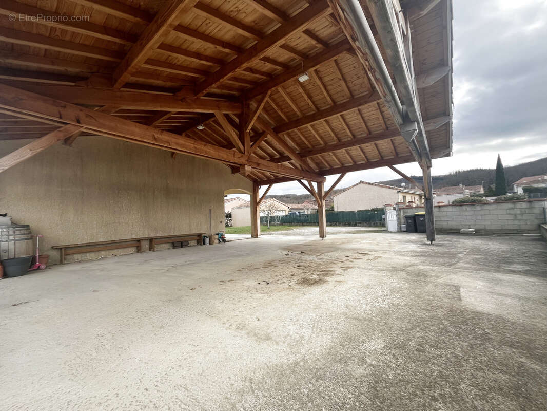 Maison à SAINT-FELIX-DE-RIEUTORD