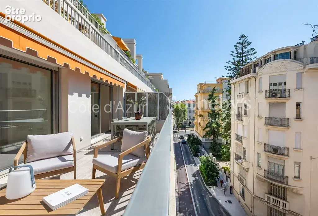 Nice Carré d’Or, appartement 3 pièces rénové avec terrasse boulevard Victor Hugo - photo 5