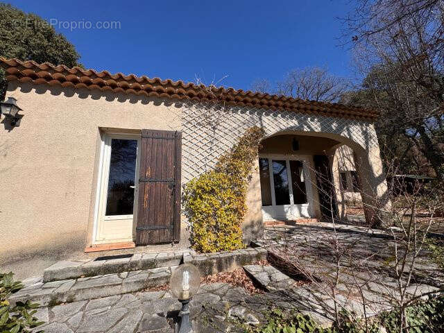 Maison à LA TOUR-D'AIGUES