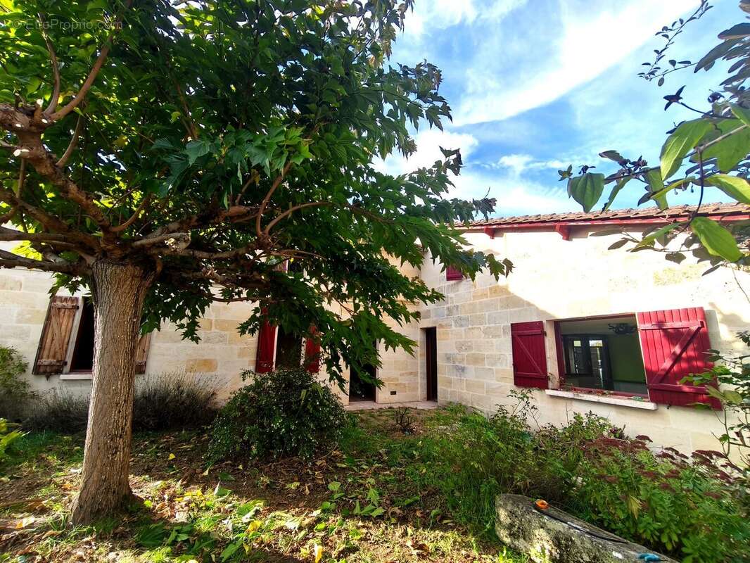 Maison à COUTRAS