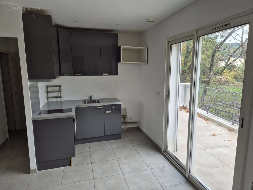 Appartement à SOLLIES-TOUCAS