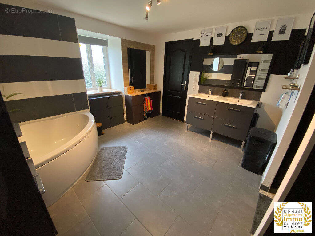 Maison à FRESNAY-SUR-SARTHE