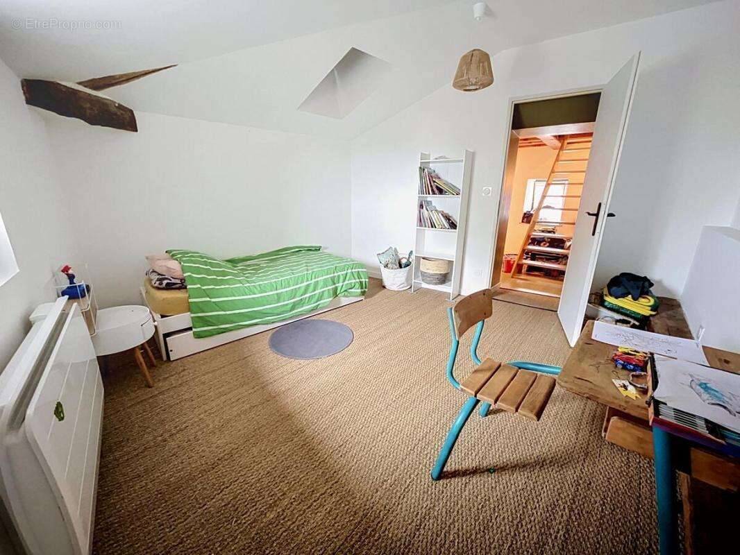Maison 140 m² à Glaine-Montaigut  - photo 13