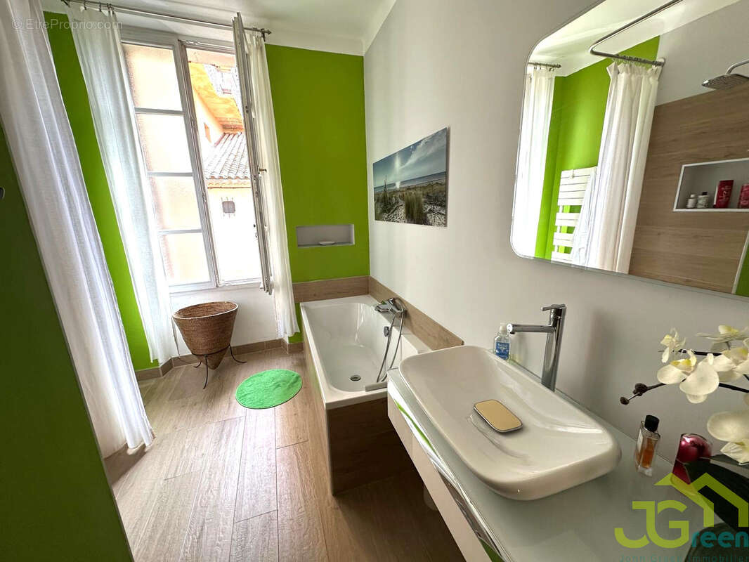 Appartement à BORMES-LES-MIMOSAS