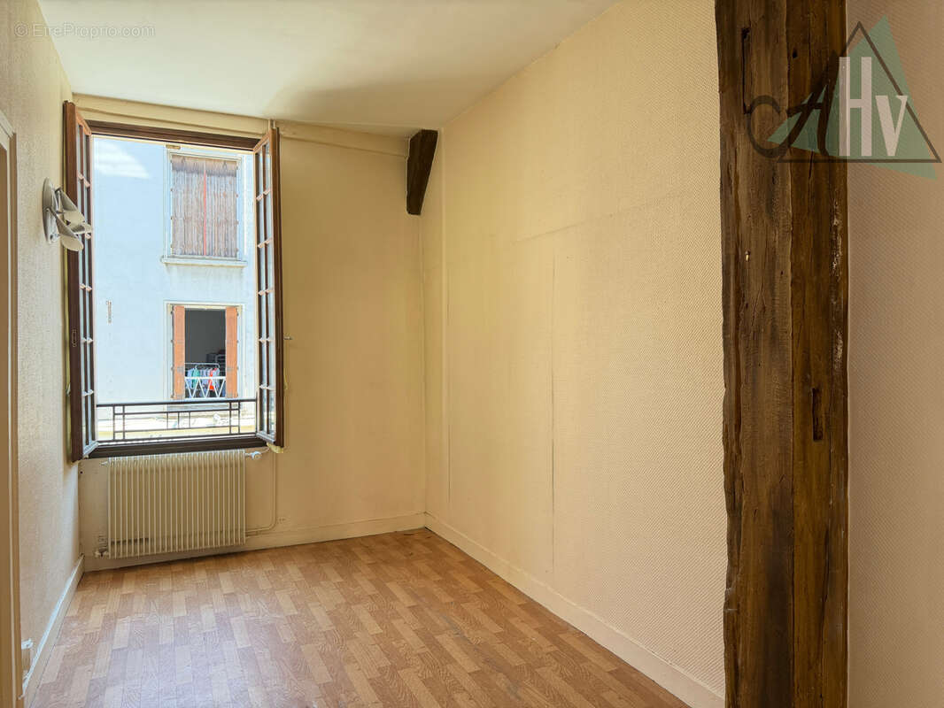 Immeuble à usage mixte - 150 m2 -murs commerciaux et appartement - Hyper centre Provins - photo 11