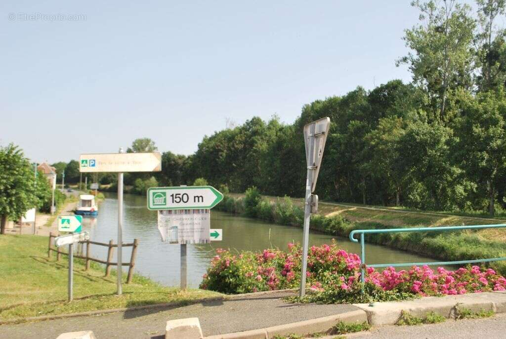 Commerce à MENETREOL-SOUS-SANCERRE