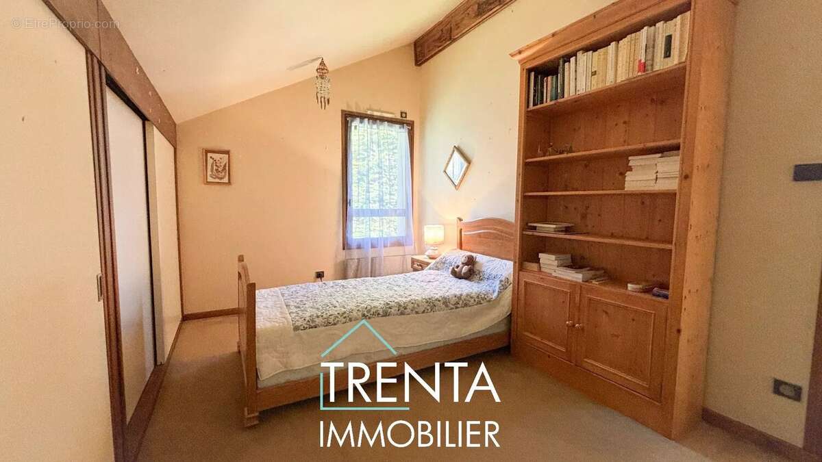 Maison à SAINT-ETIENNE-DE-CROSSEY