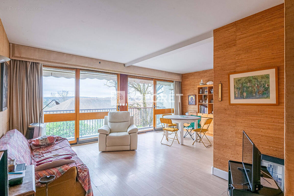 Appartement à LA CELLE-SAINT-CLOUD