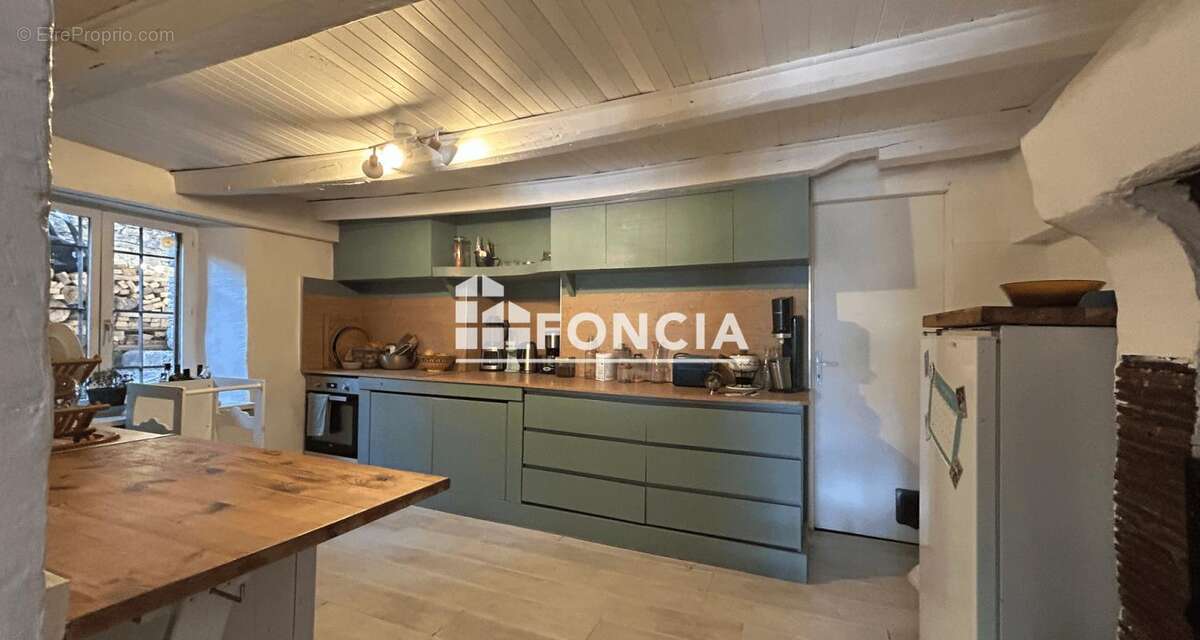 Maison à LES CHAPELLES