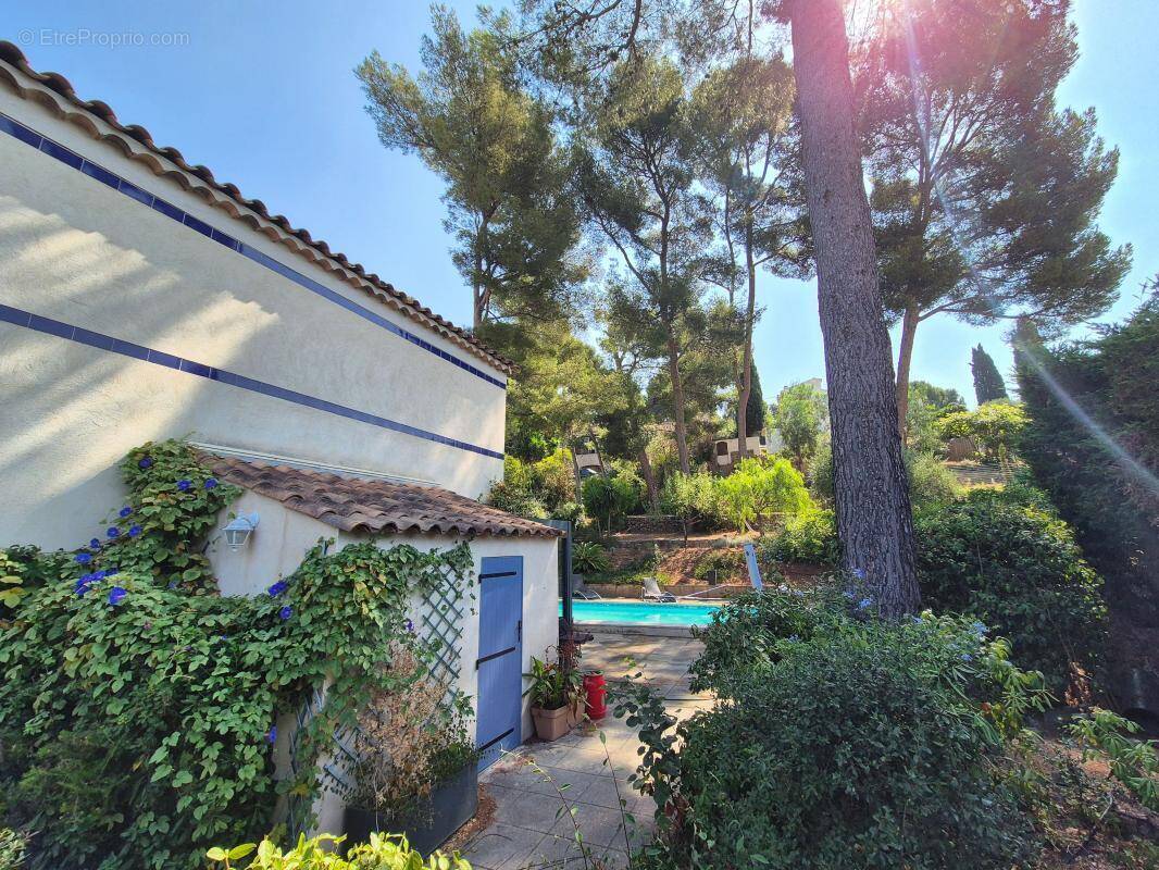 Maison familiale avec piscine a vendre a sanary secteur beaucours - photo 3