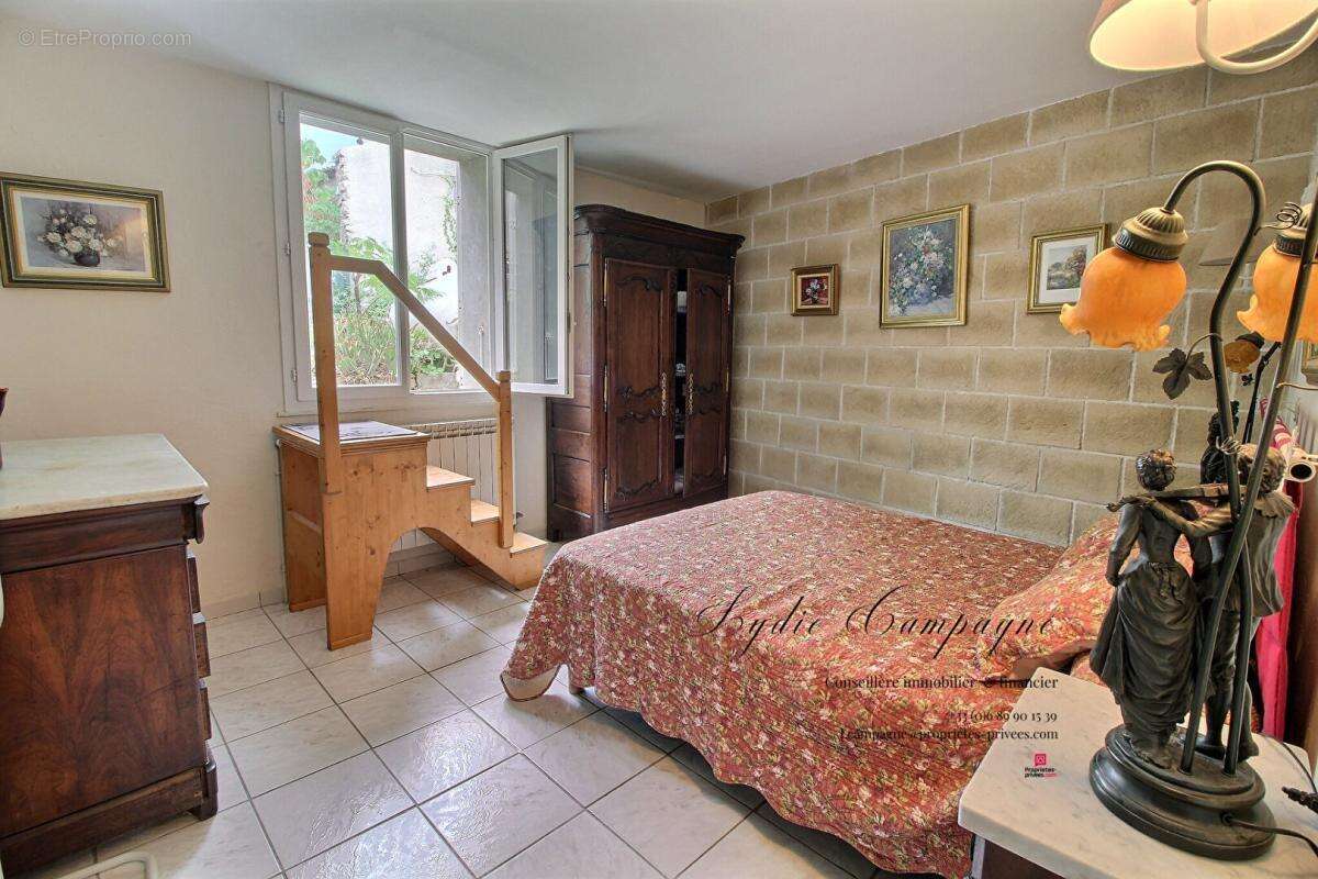 Maison vigneronne avec dépendance habitable, grand garage et terrain constructible - photo 9