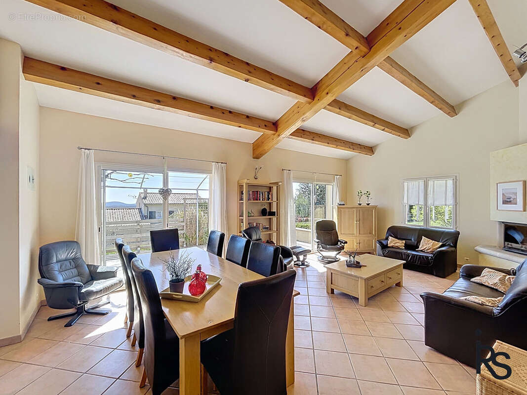 Maison à SAINT-ETIENNE-DE-BOULOGNE