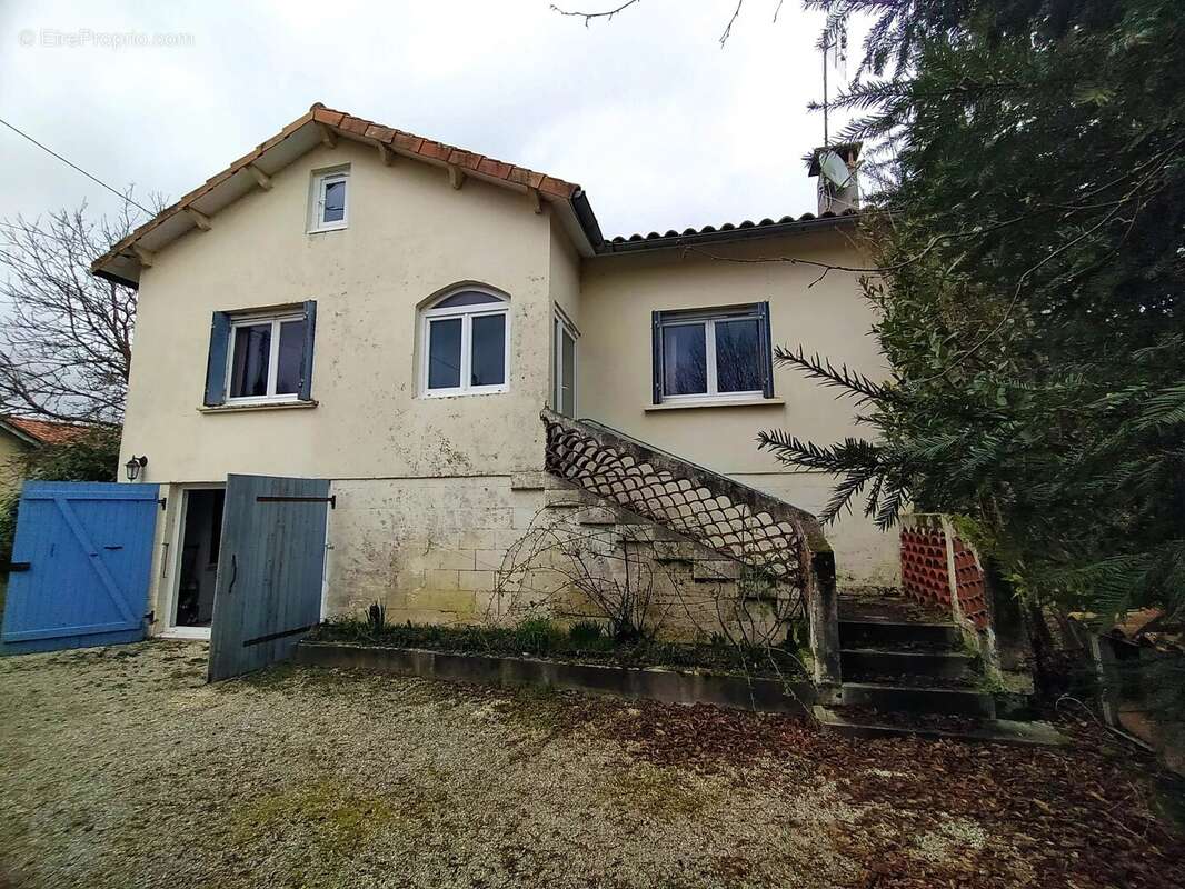 Maison à LA TOUR-BLANCHE
