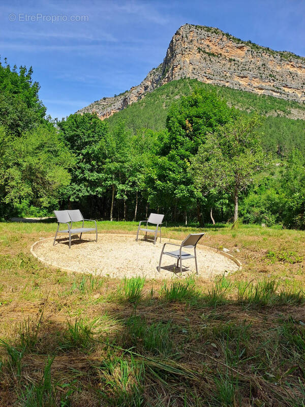 Terrain à REMUZAT