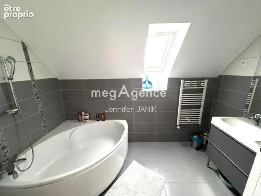 A 10 minutes de SAINT-JUST-EN CHAUSSÉE : Une maison familiale moderne ! - photo 9