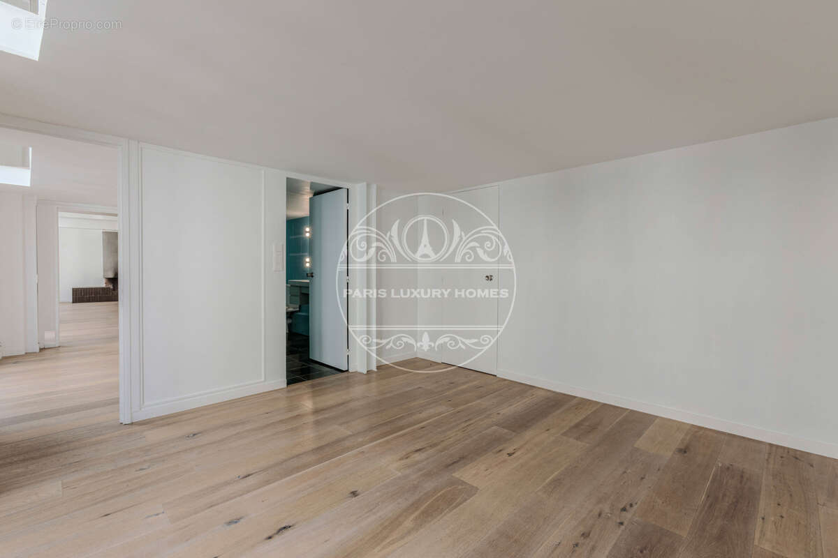 Appartement à PARIS-1E