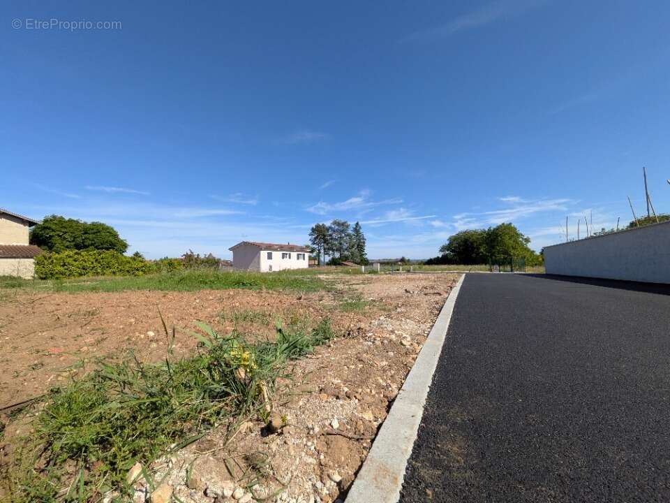 Terrain 400 m² à Saint-Maurice-De-Gourdans  - photo 2