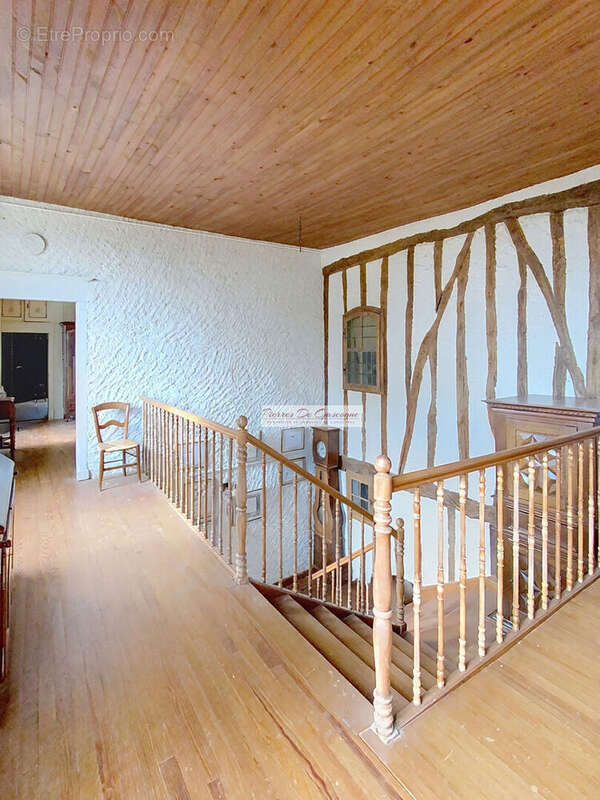 Maison à CASTERA-VERDUZAN