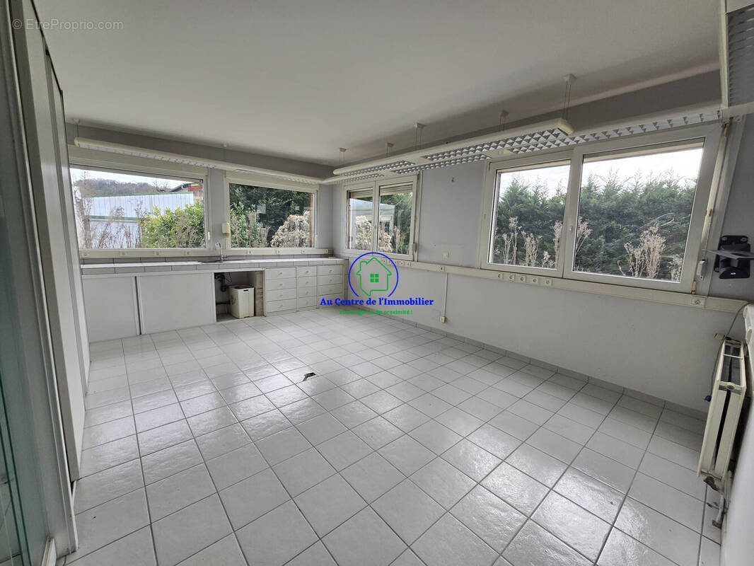 Commerce à PONT-DU-CASSE