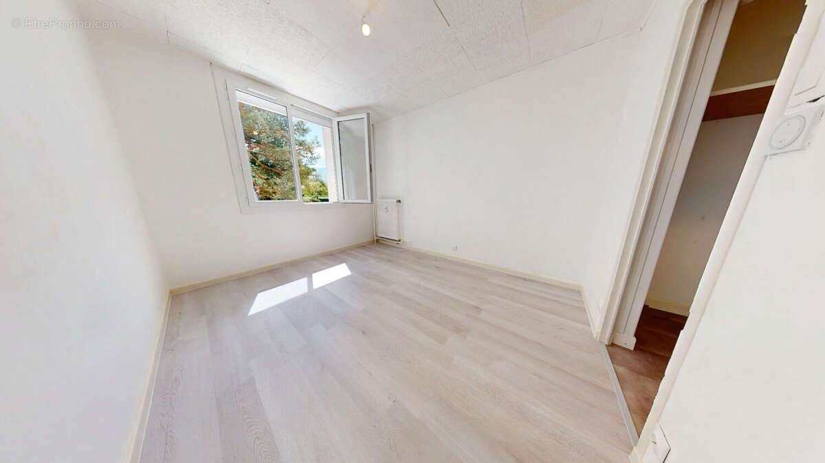 Appartement à SAINT-MARTIN-D'HERES