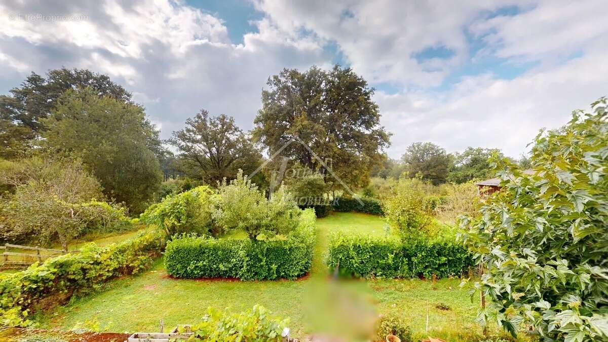 Maison à SAINT-BONNET-TRONCAIS
