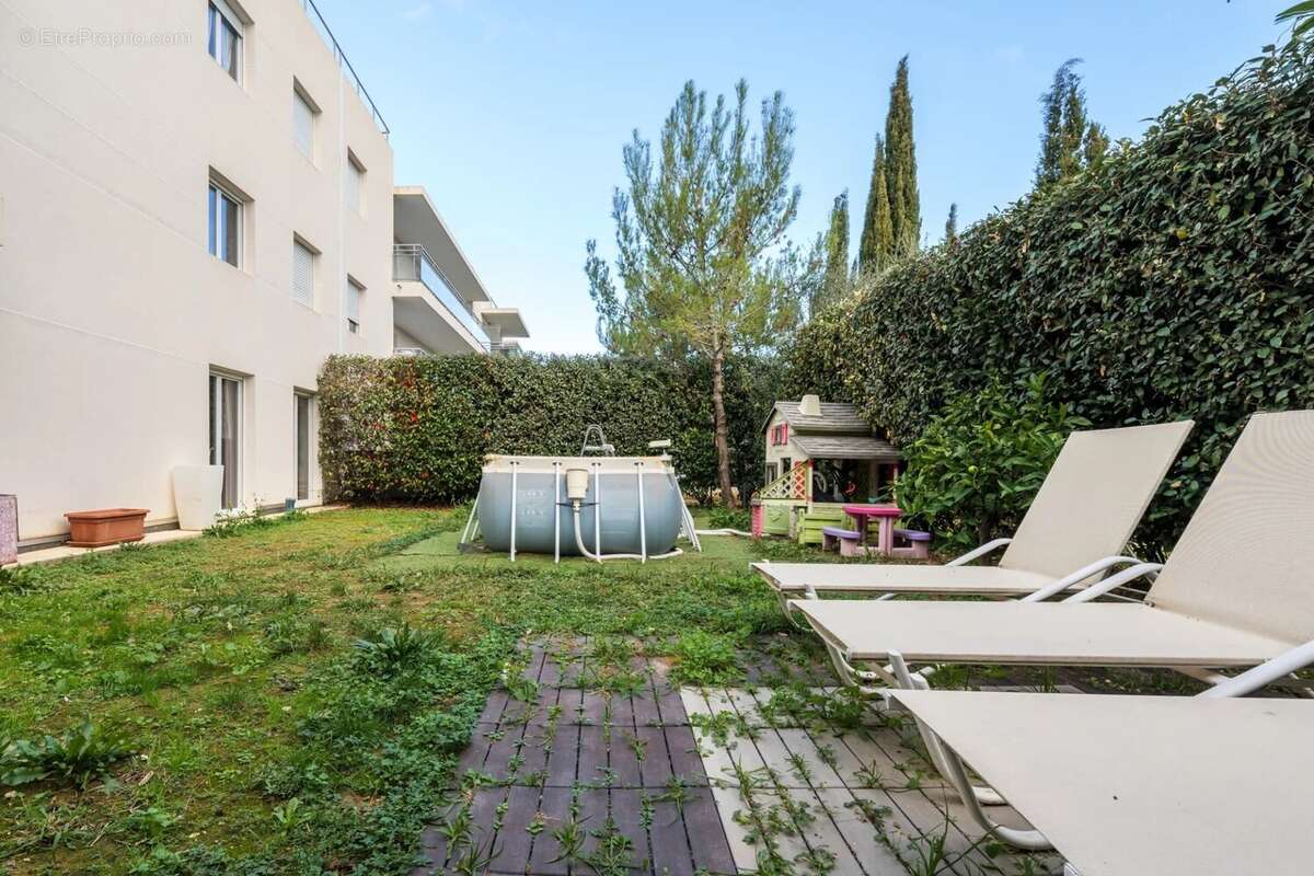 Appartement à SAINT-LAURENT-DU-VAR