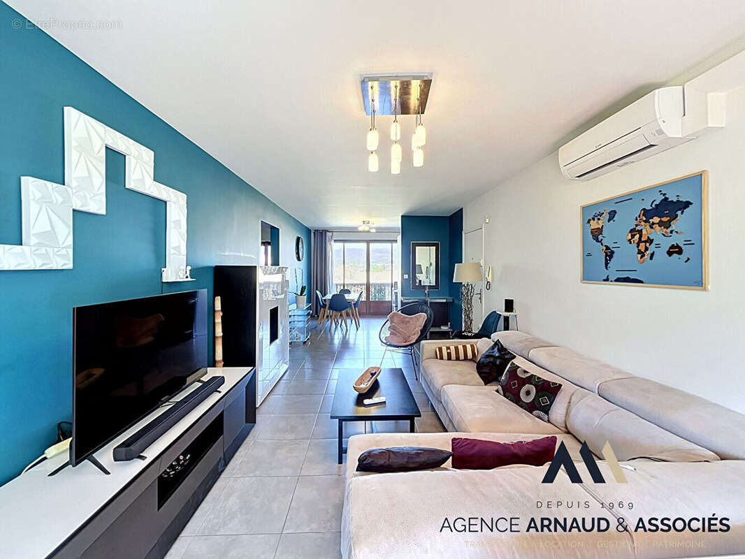 Appartement à SAINT-CYR-SUR-MER