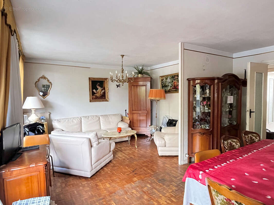 Gratte-Ciel T5 de 94 m2 avec balcon - photo 6