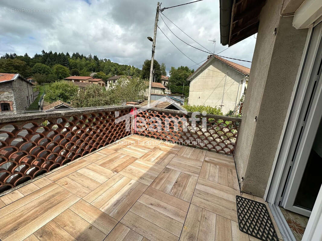 Maison à LA MONNERIE-LE-MONTEL